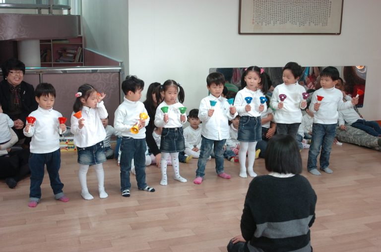 4-2 arranges Santa visit to orphanage