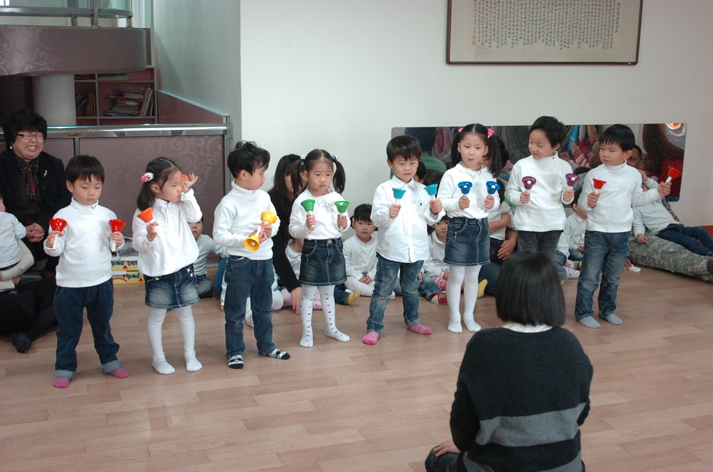4-2 arranges Santa visit to orphanage