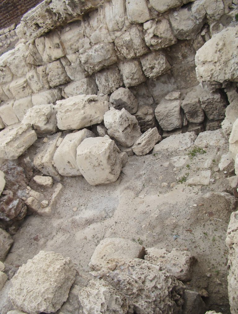 Plumbing at Kom el Dikka (I)