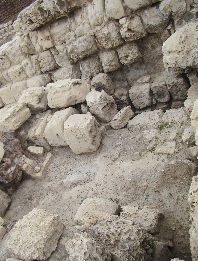 Plumbing at Kom el Dikka (I)