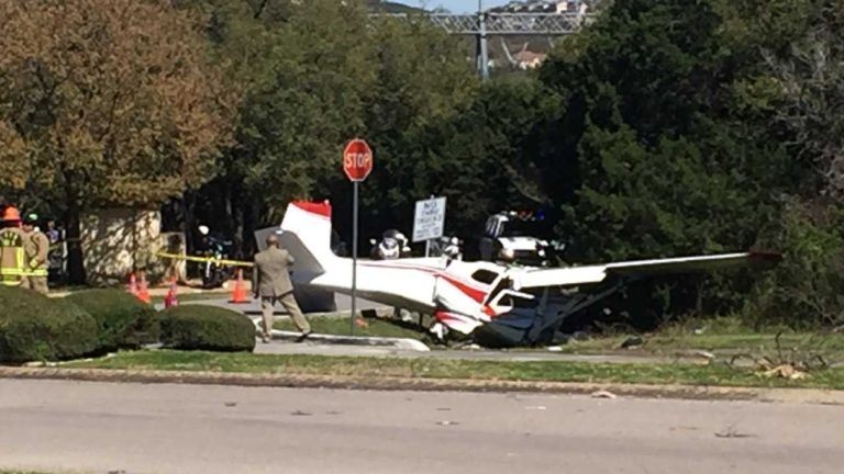 Small plane crash at Lakeway Blvd